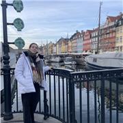 Soy una chica que actualmente esta en la universidad cursando psicología. Me definiría como una chica con muchas ganas de ayudar.